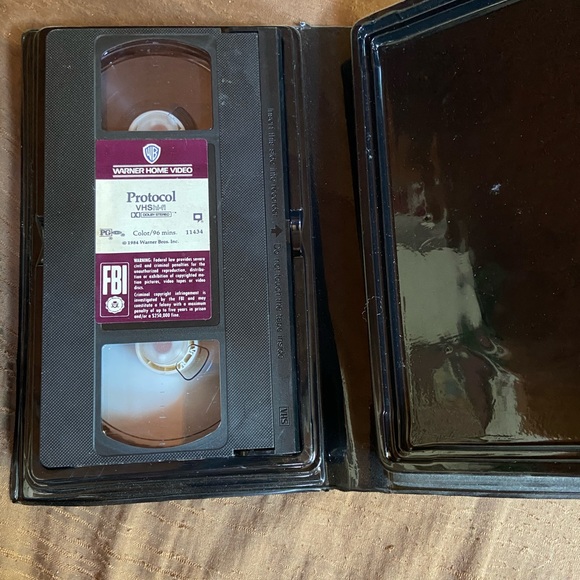 Warner Brothers VHS Protocol Goldie Shawn - Picture 3 of 3